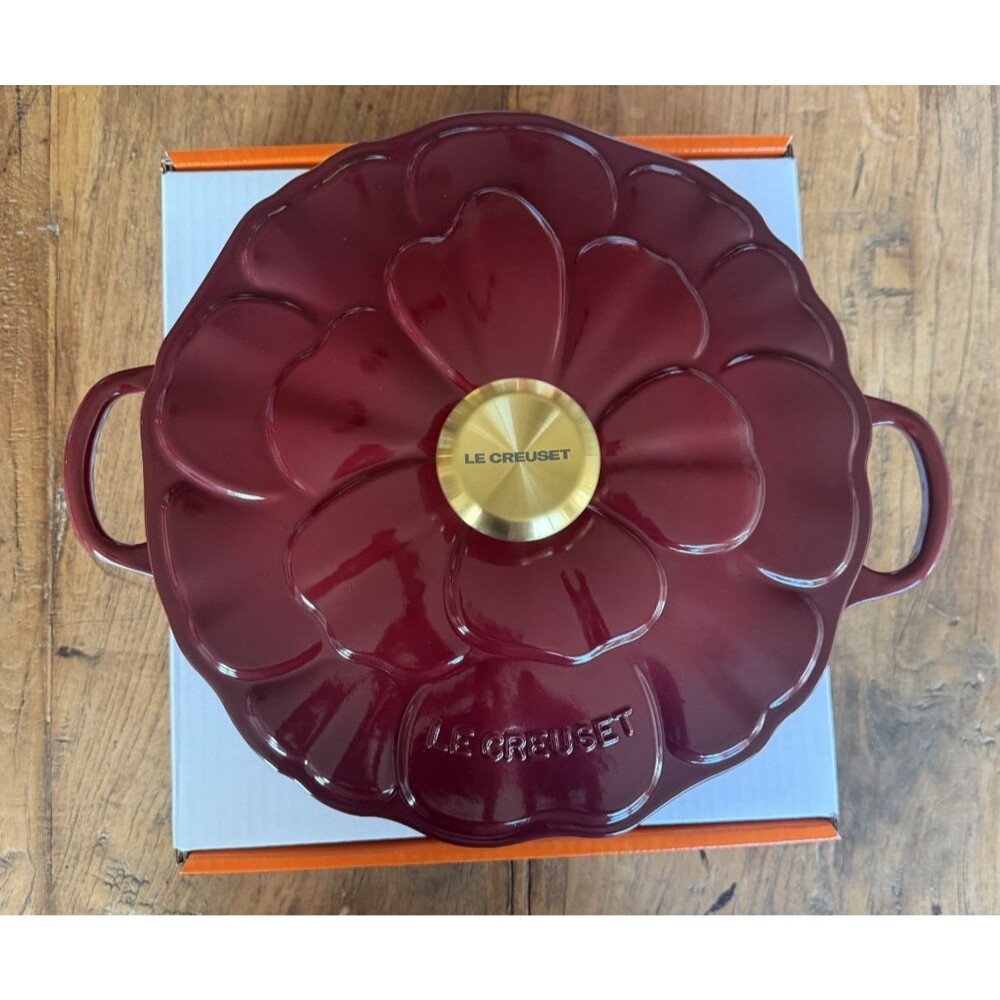 Le Creuset Signature Cast Iron Petal Shallow Casserole 2.25qt Garnet Rhone NEW